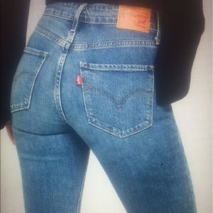 Levi High Rise Skinny Jeans